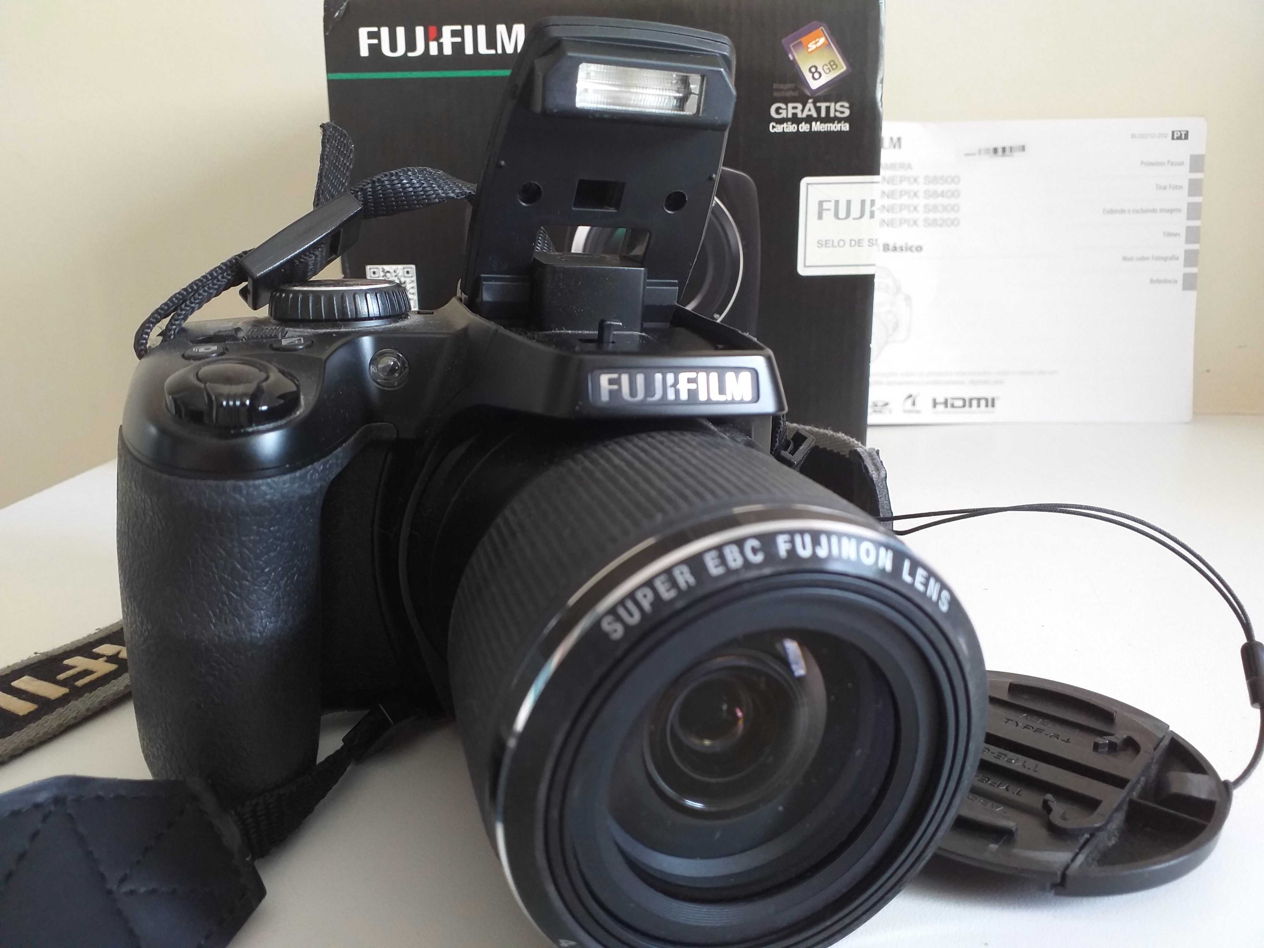 Camera FUJIFILM Finepix S8200